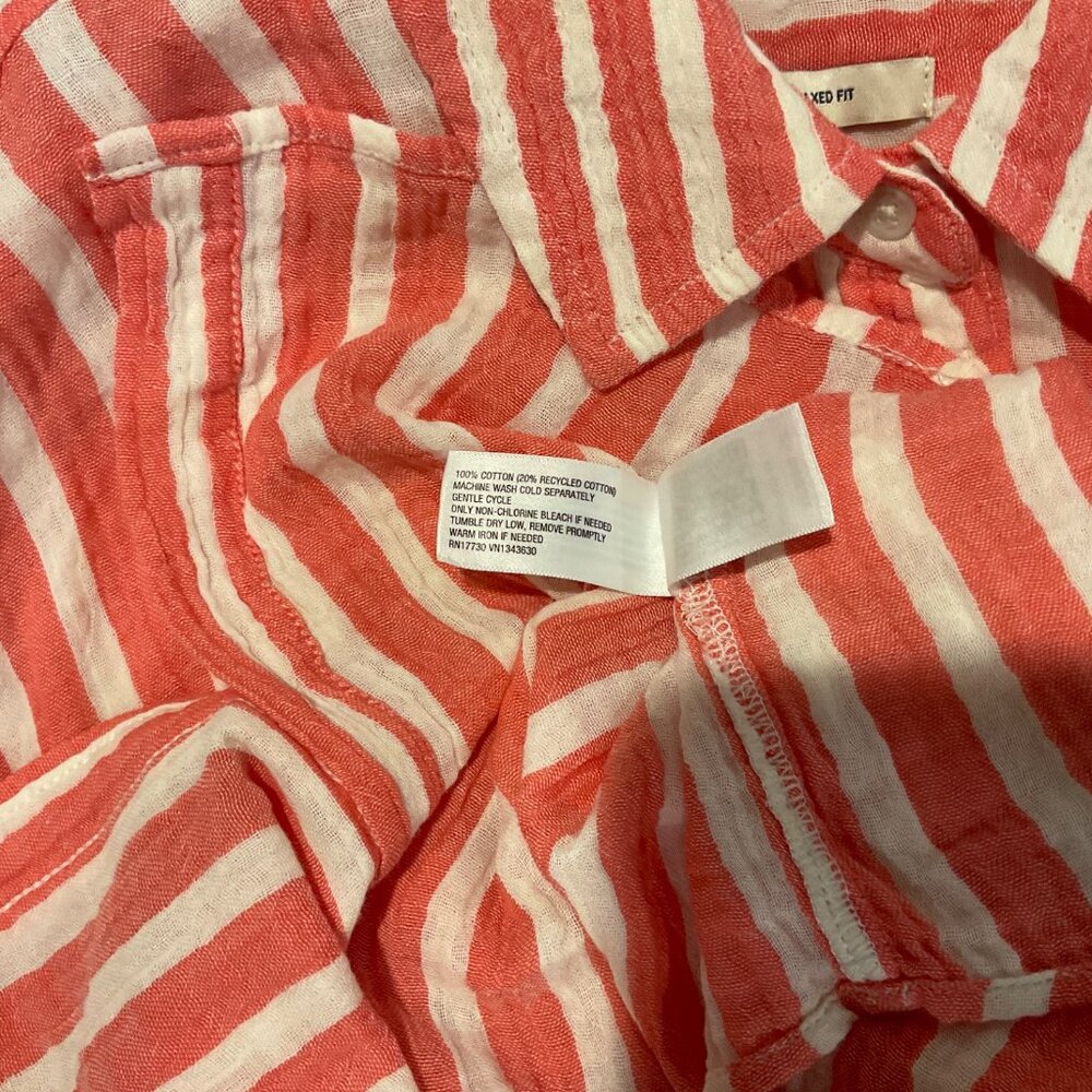 Women's Gauze Long Sleeve Collared Button-Down Shirt - Universal Thread Coral 4X - Picture 2 of 3